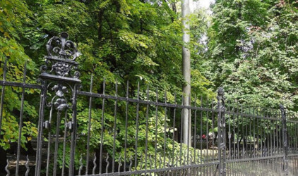 В Красноярске проект восстановления ограды Троицкого кладбища разработают за 1,2 млн рублей